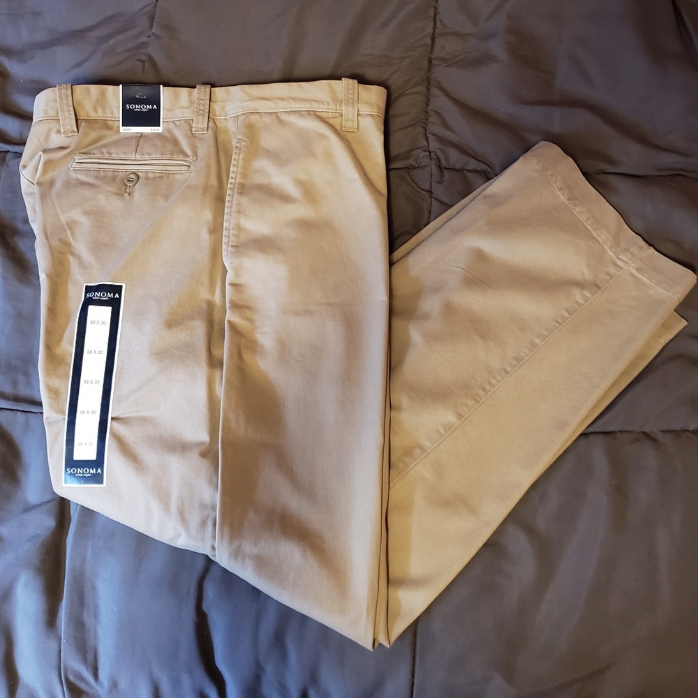 Men's Sonoma 38/30 khaki pleated pants